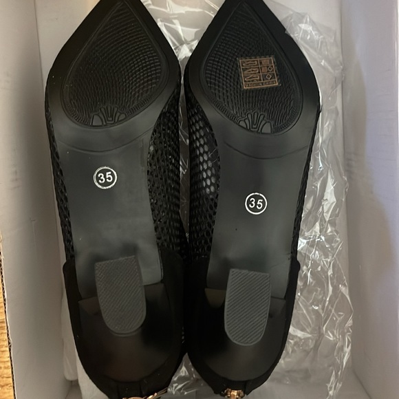 New in box. Women’s SHEIN shoes - Picture 4 of 7
